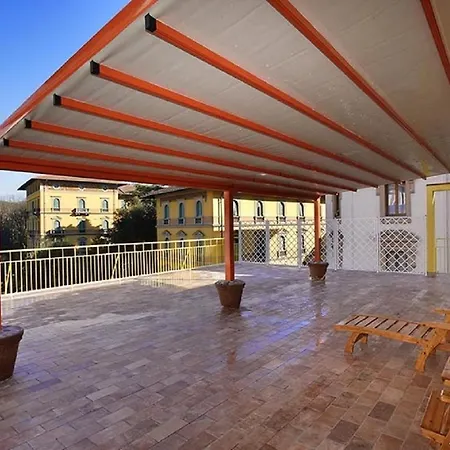 Апартаменты Attico Incerpi, Terrazza Sui Tetti Di Монтекатини-Терме